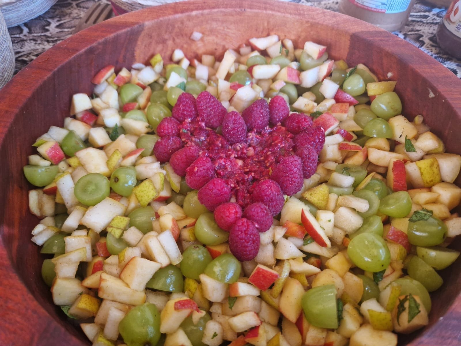 rasberry heart,-fruit-plate, vegetarian food